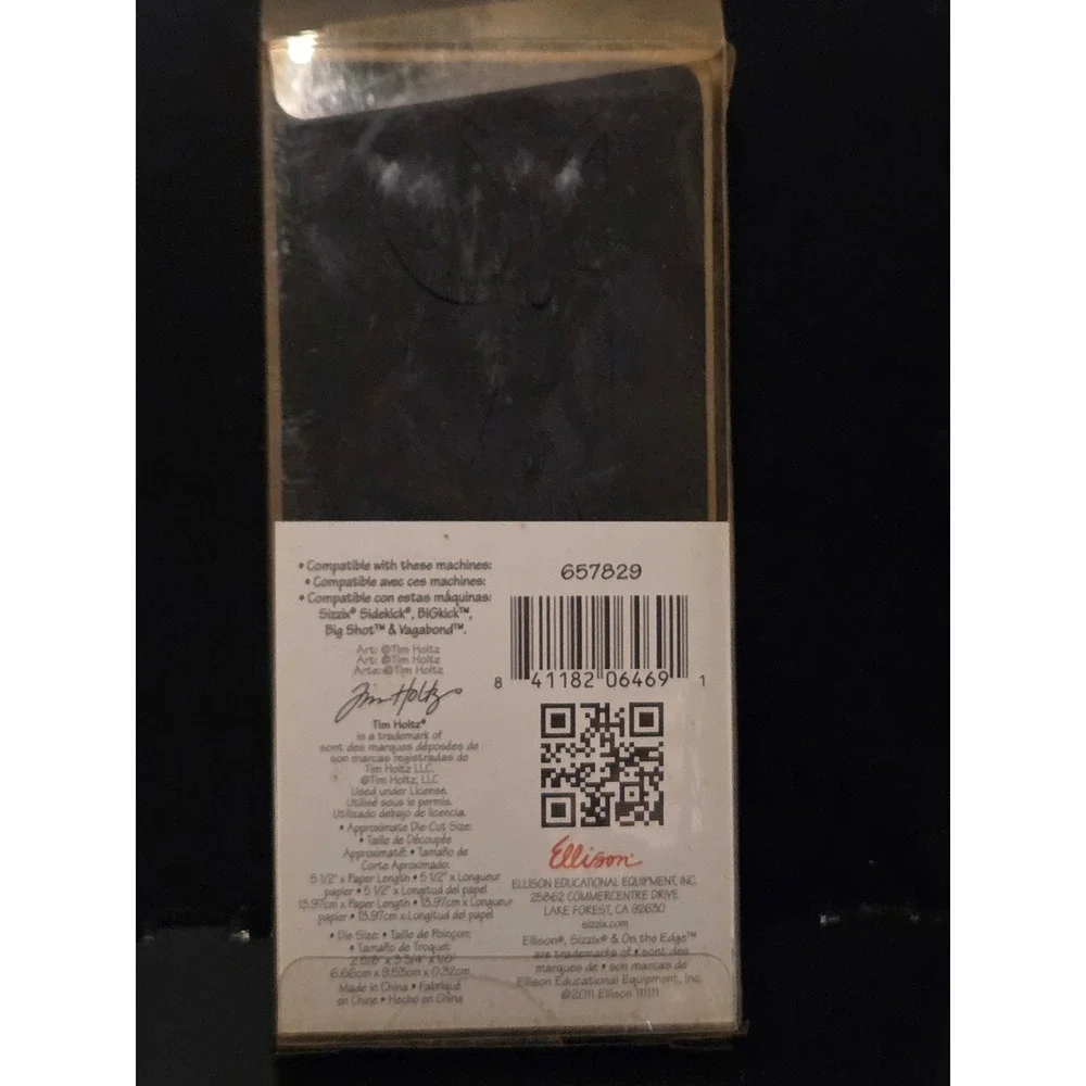 Sizzix Jim Holtz Alterations On the Edge Sewing Edge Die 657829 Scissors Buttons